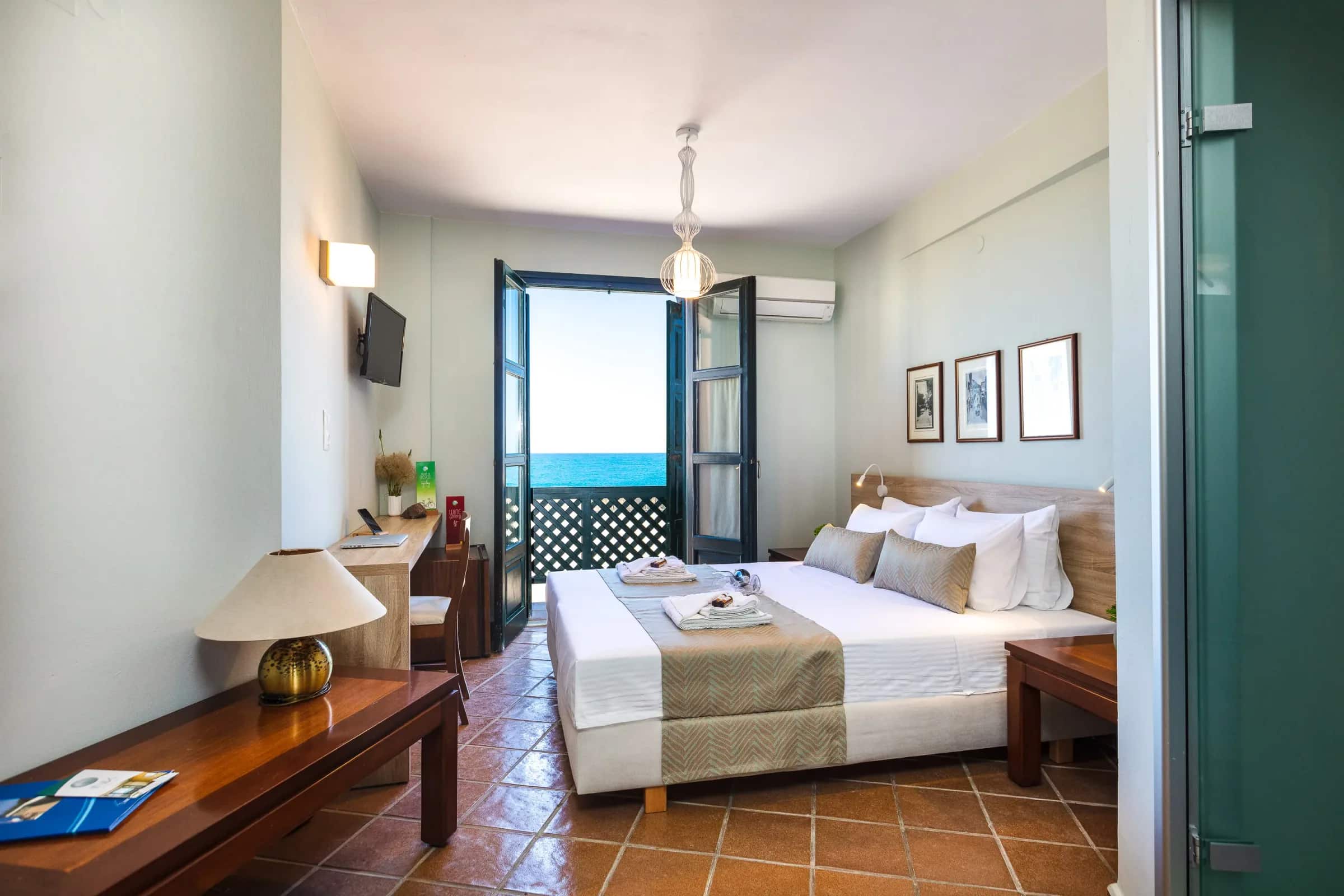 Standard Room With Sea View and Balcony - House of Europe at Ink Hotels — photograph 3