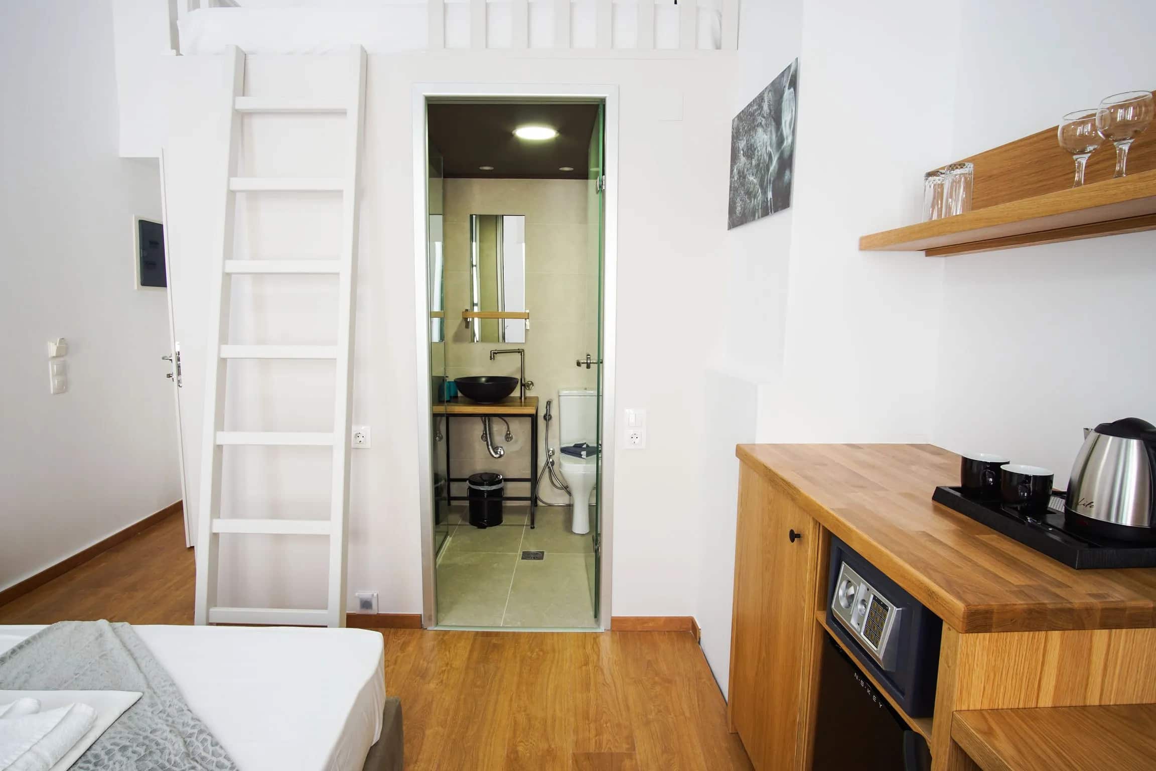 Superior Room with Balcony - Phos at Ink Hotels — photograph 7