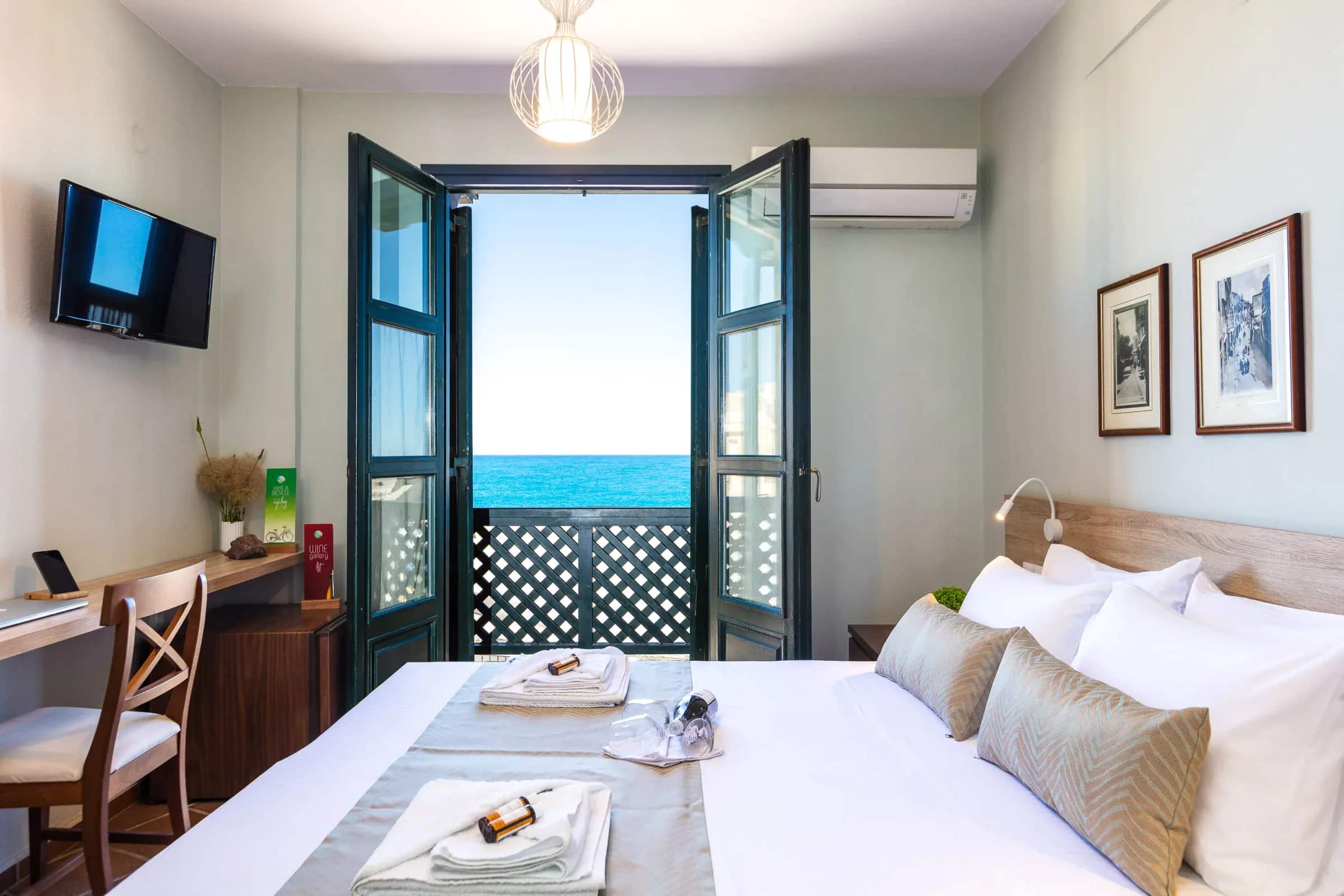 Standard Room With Sea View and Balcony - House of Europe at Ink Hotels — photograph 1