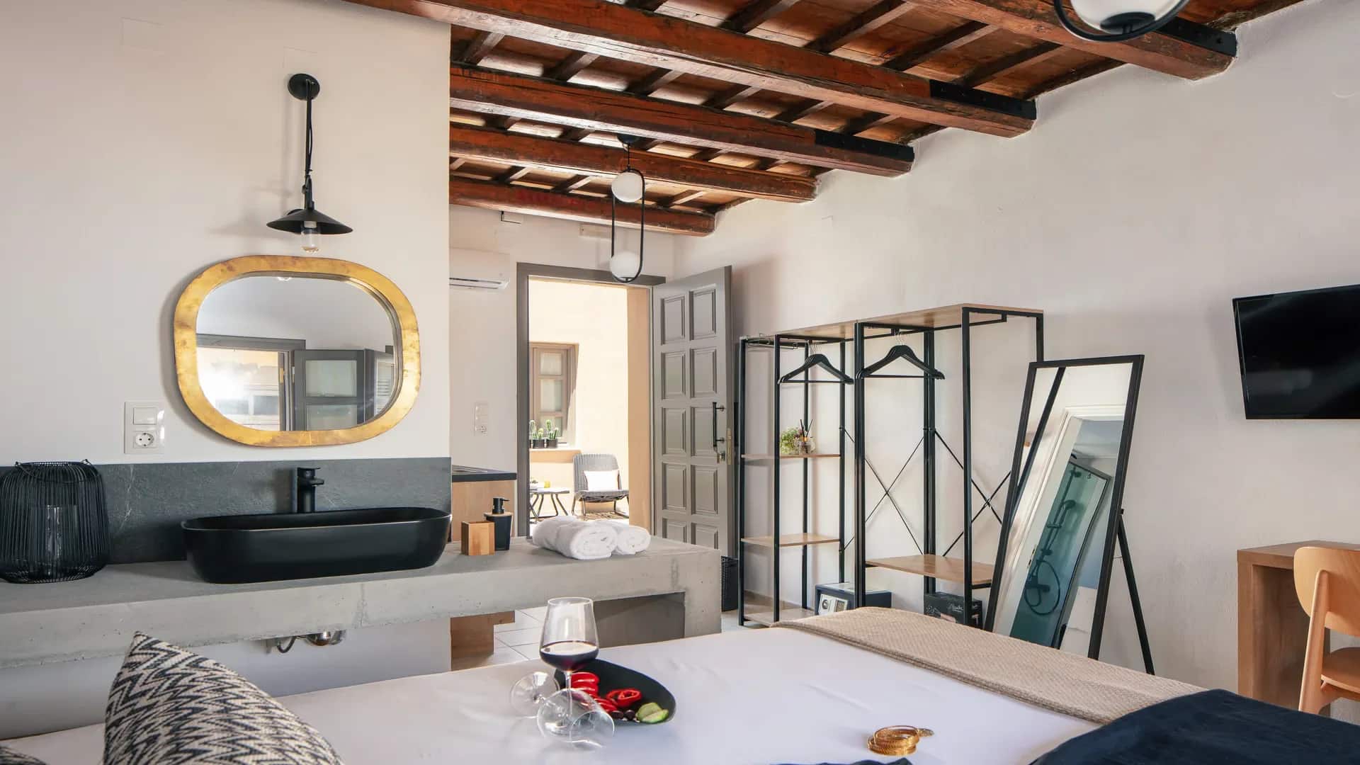 The Elpida suite at House of Europe — photograph 4
