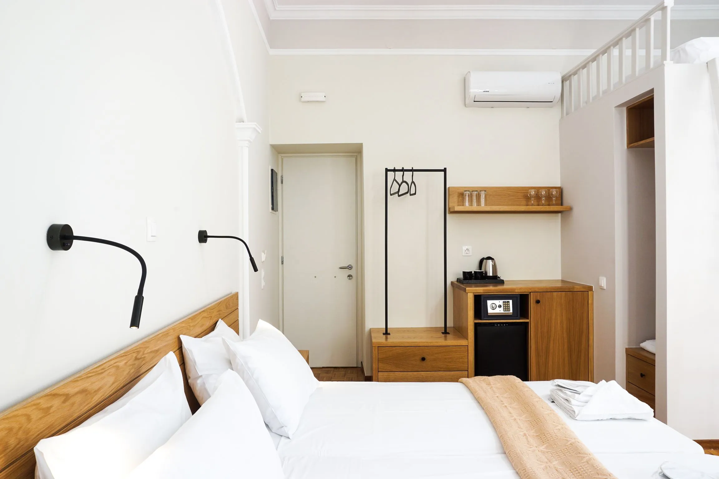 Superior Room with Balcony - Phos at Ink Hotels — photograph 6