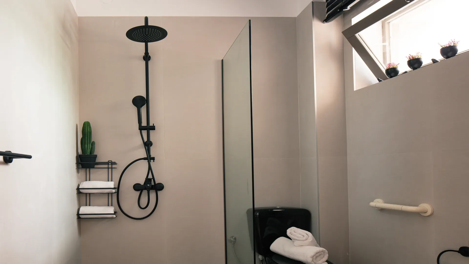 The Agapi suite at House of Europe — photograph 9