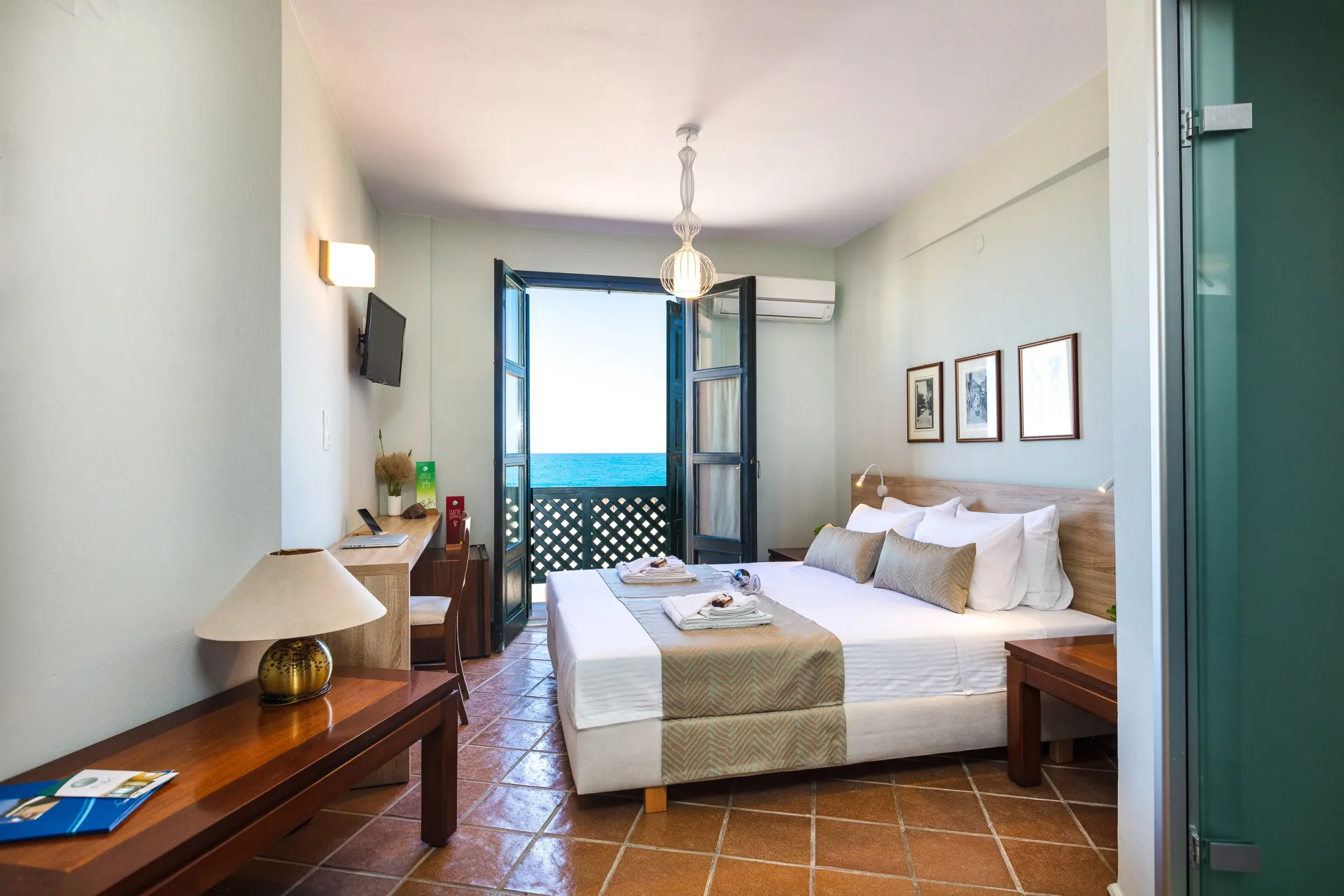 Standard Room With Sea View and Balcony - House of Europe — Photograph 3 of 8