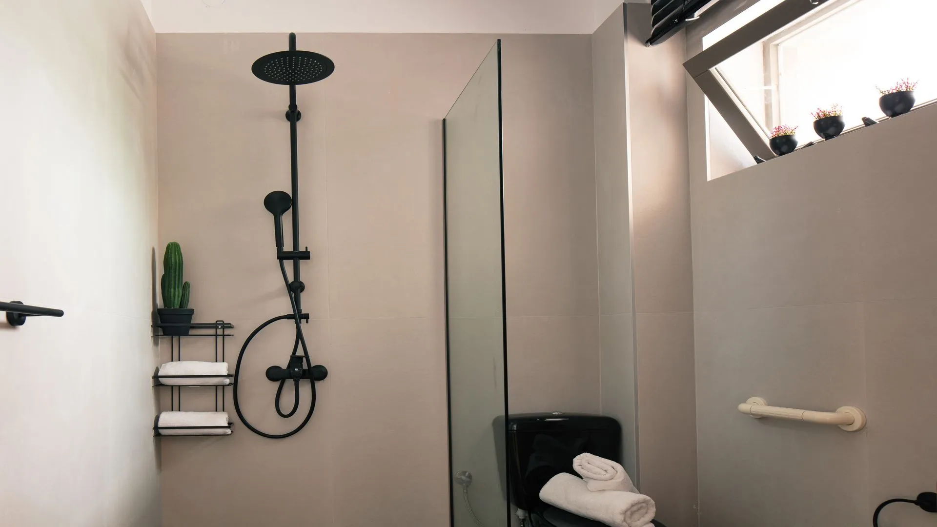 Gateway Suites - Agapi — Photograph 10 of 19