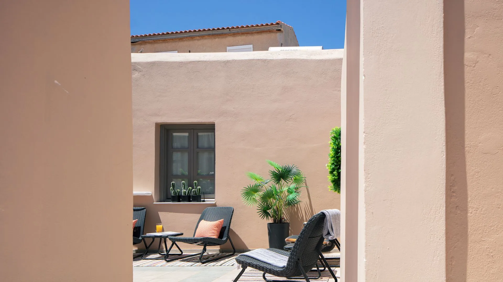 Gateway Suites - Pathos — Photograph 11 of 15