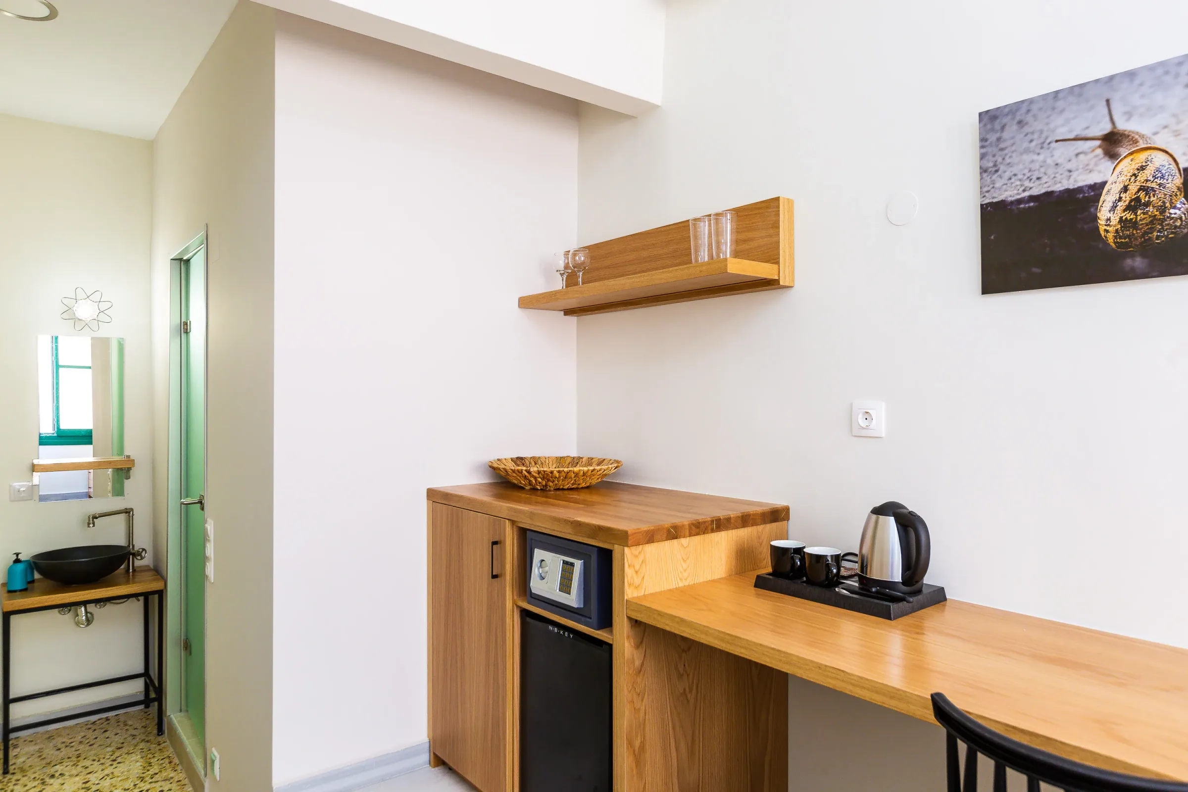 Standard Room - Phos — Photograph 4 of 7
