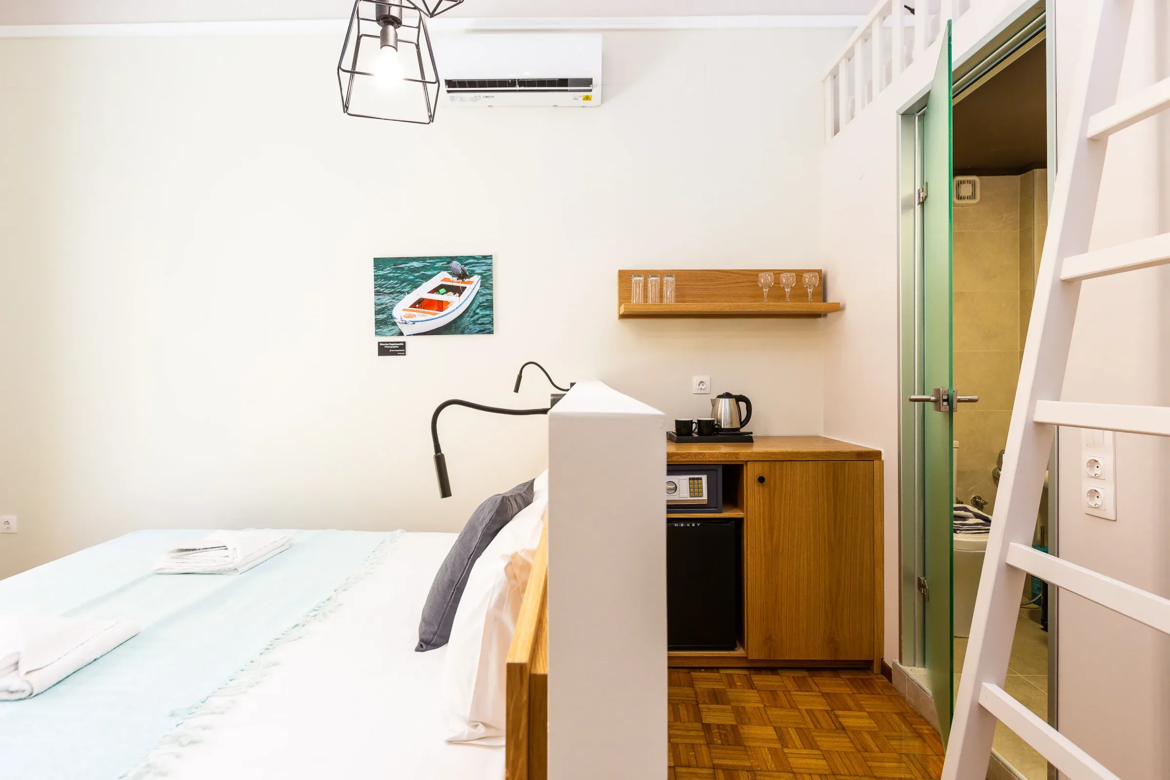 Superior Room With Balcony - Phos — Photograph 4 of 5