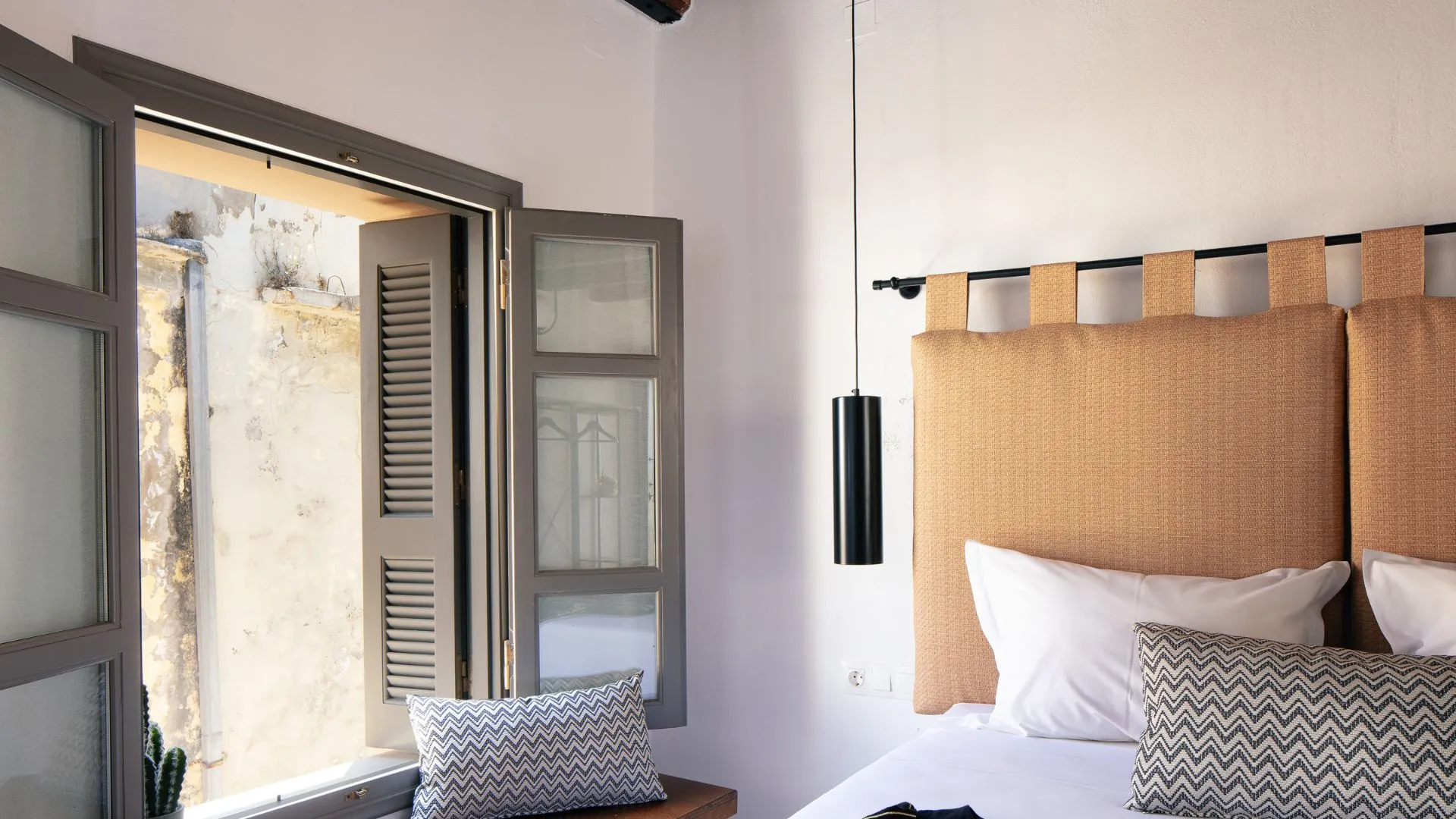 Gateway Suites - Elpida — Photograph 3 of 18