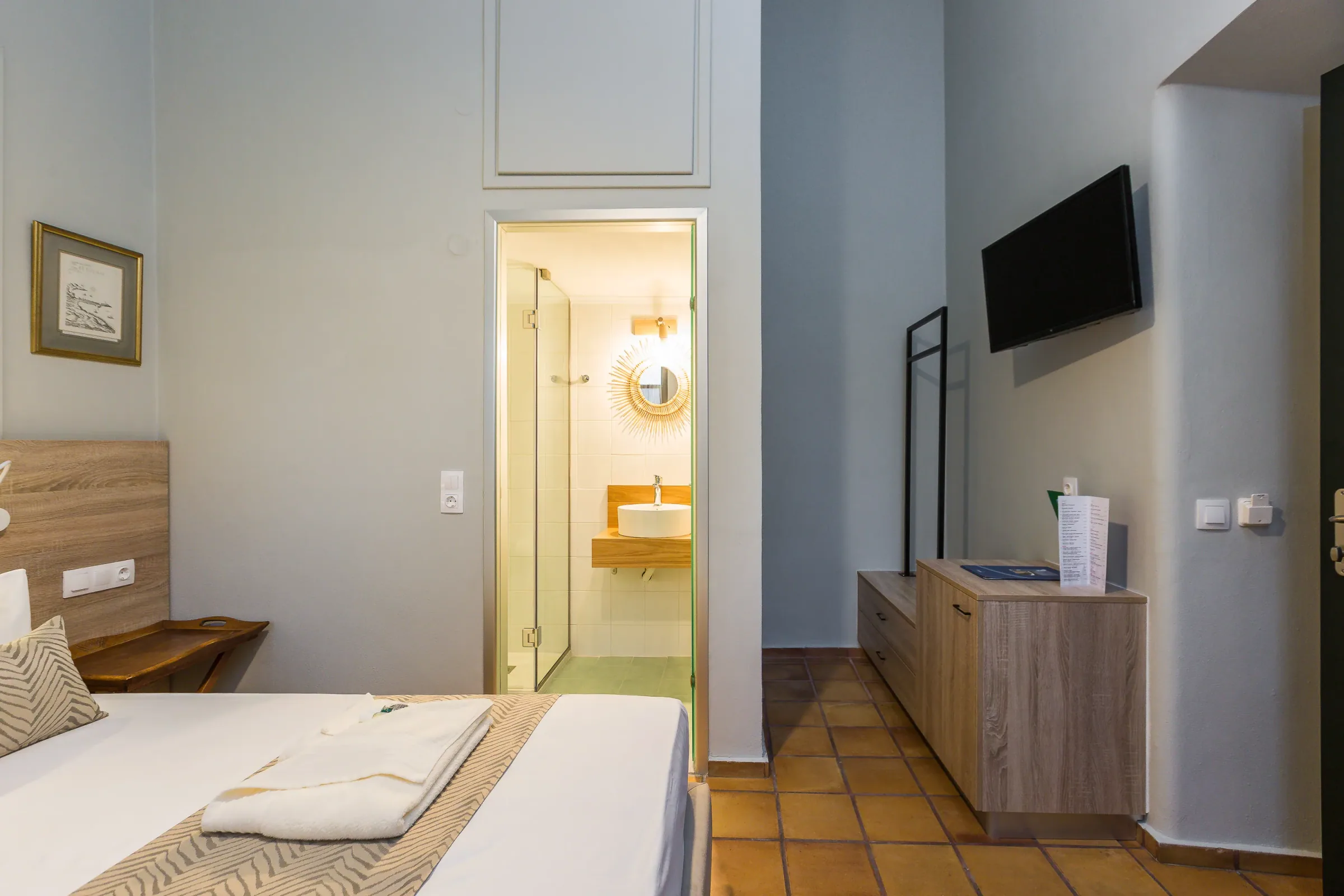 Standard Room - House of Europe — Photograph 5 of 10