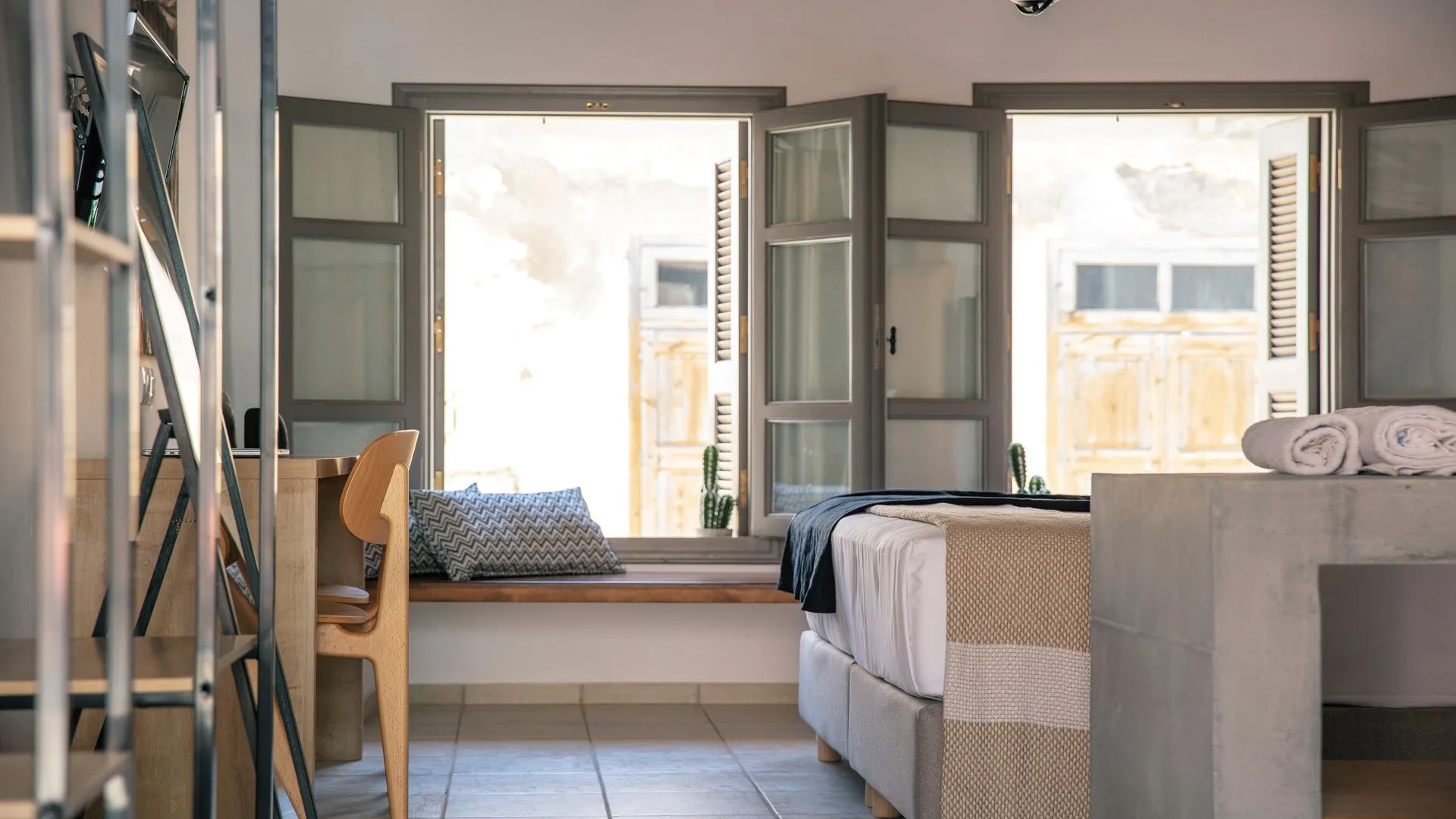 Gateway Suites - Elpida — Photograph 8 of 18
